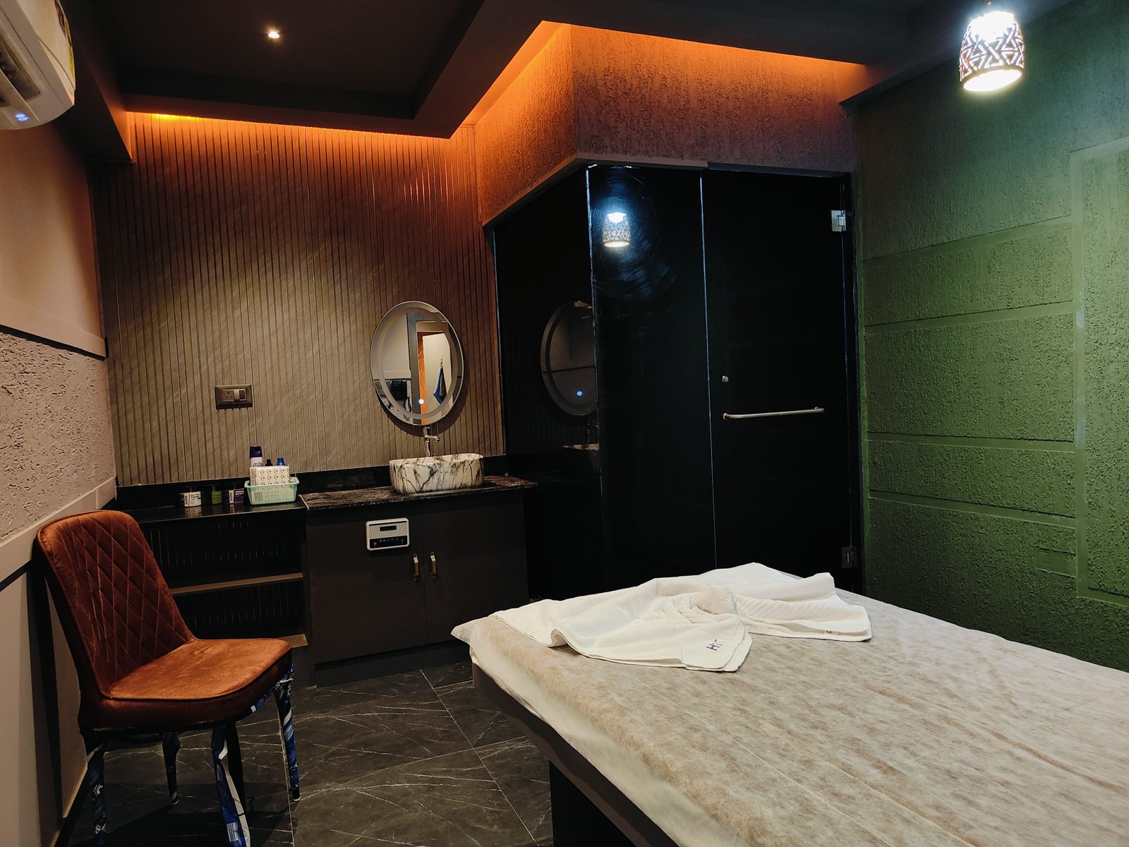 spa in Sector 47